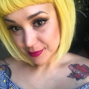 Meet your Posher, Danielle